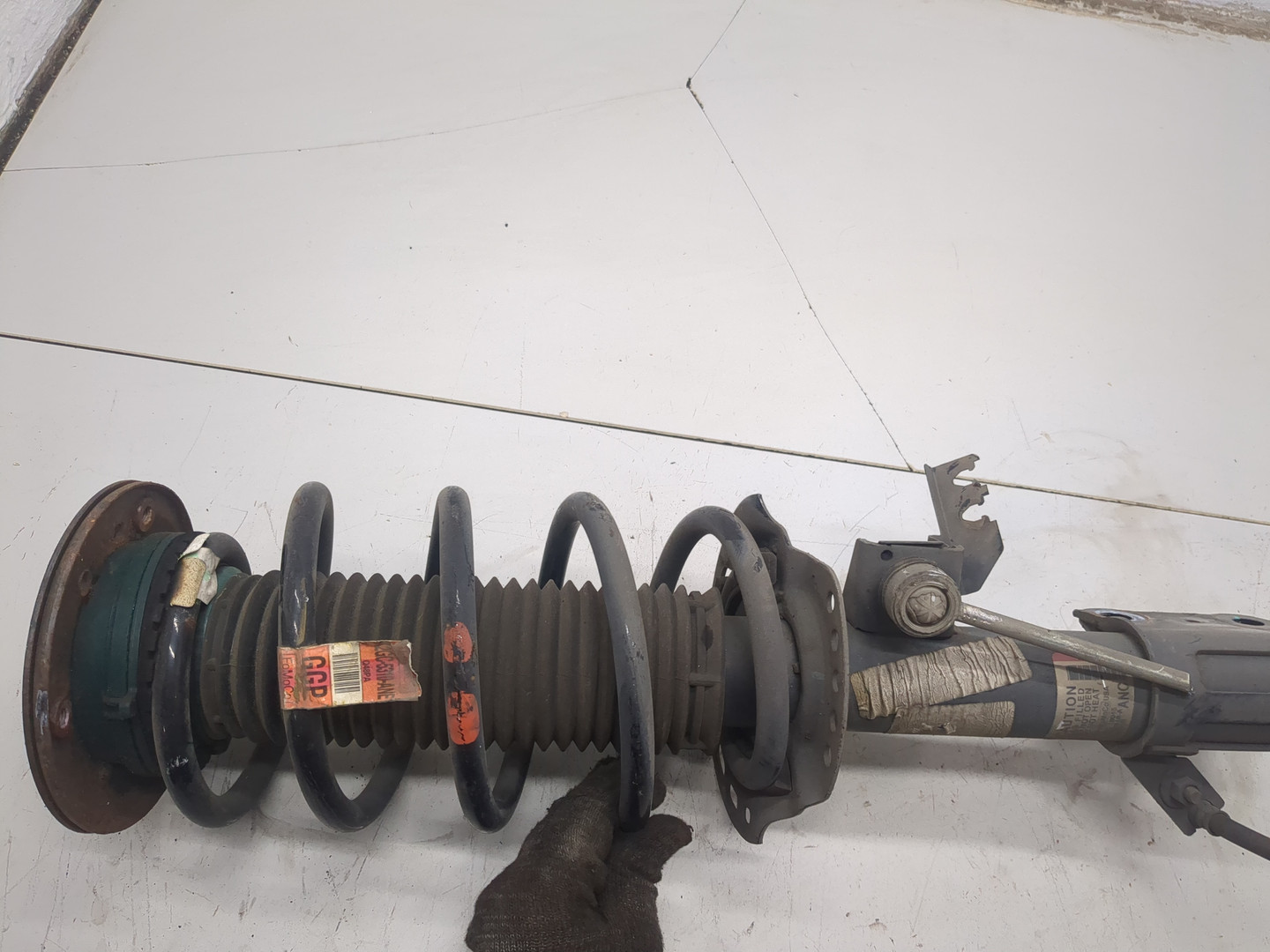 Амортизатор передний правый