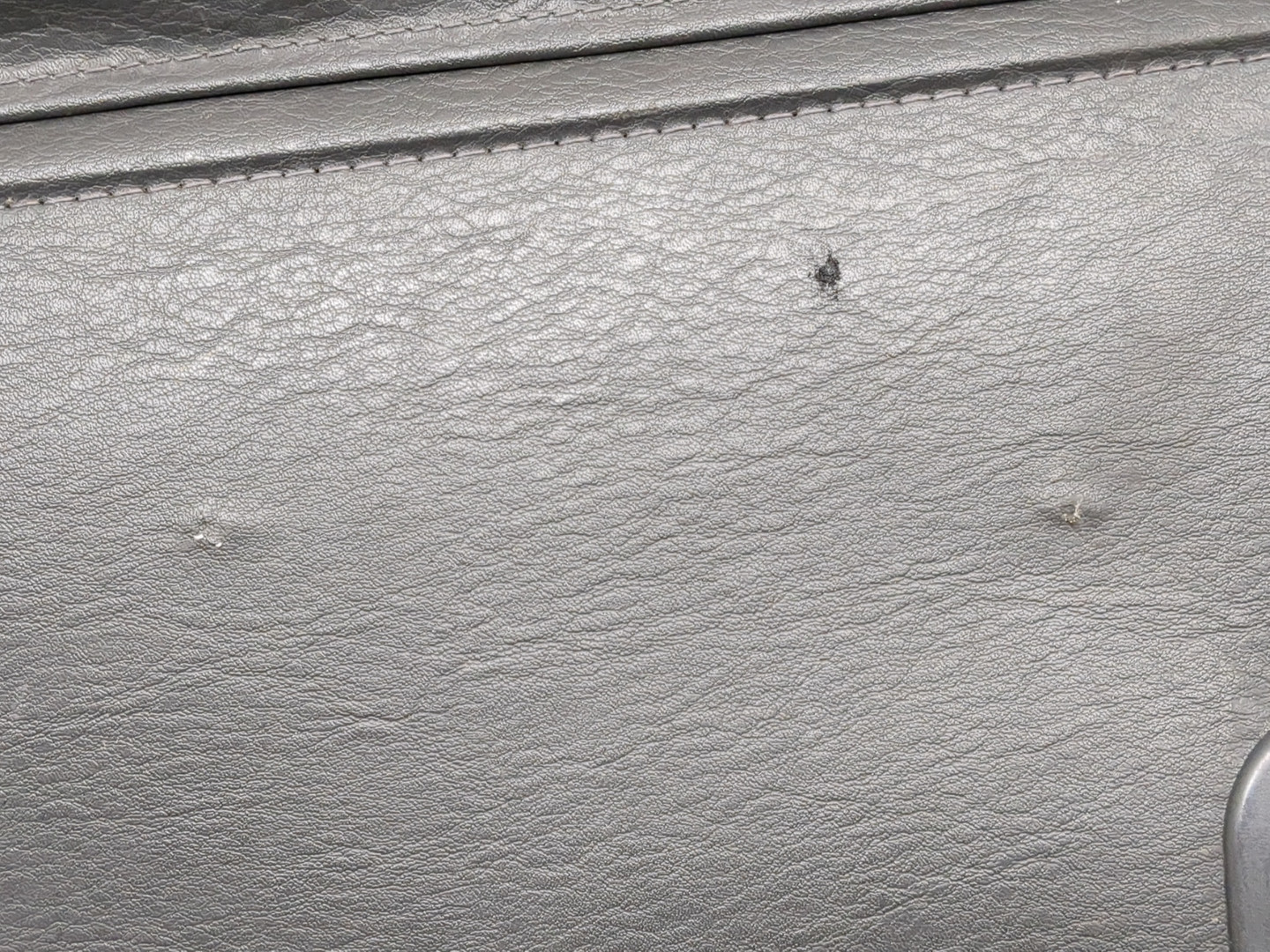 Шторка багажника