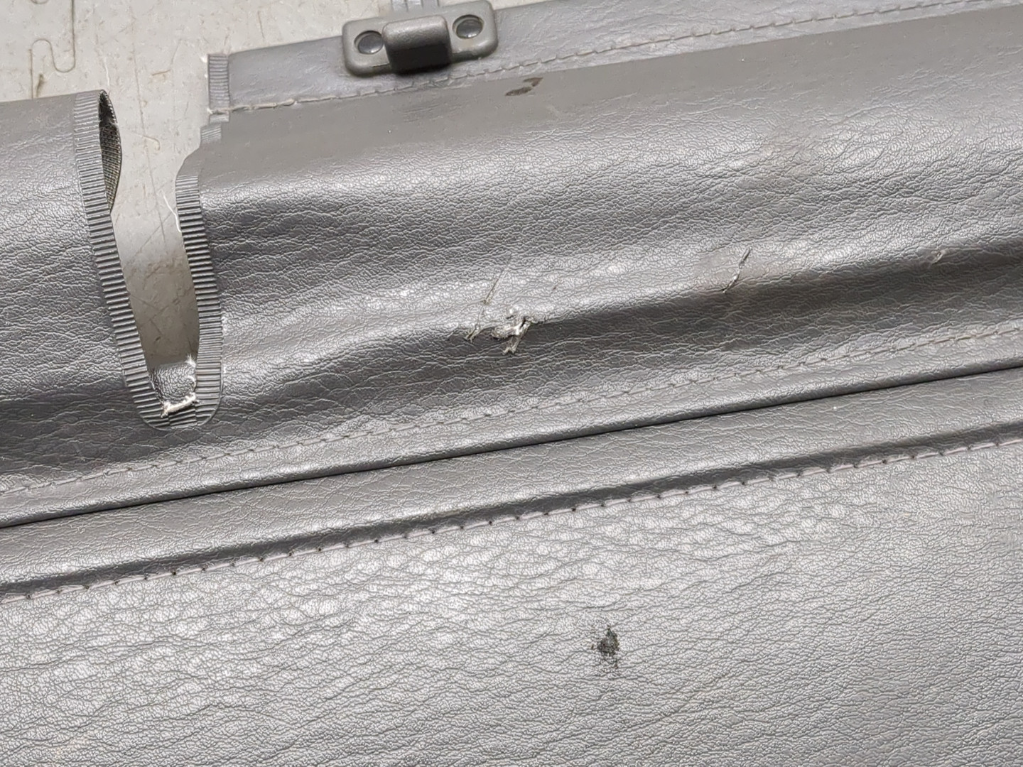 Шторка багажника