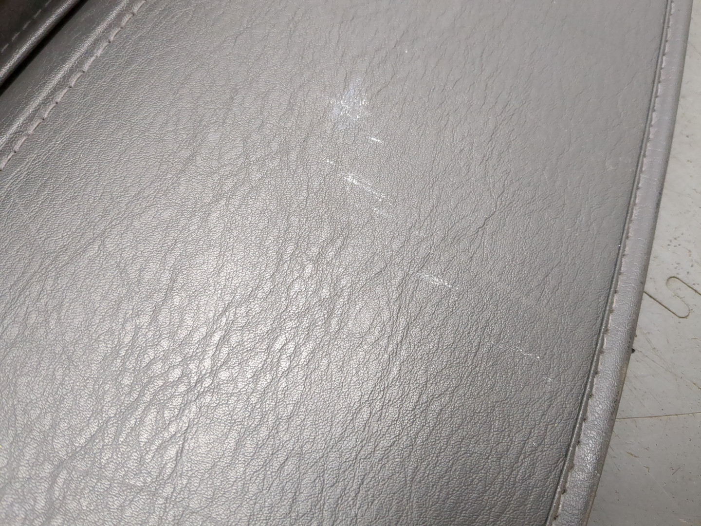 Шторка багажника