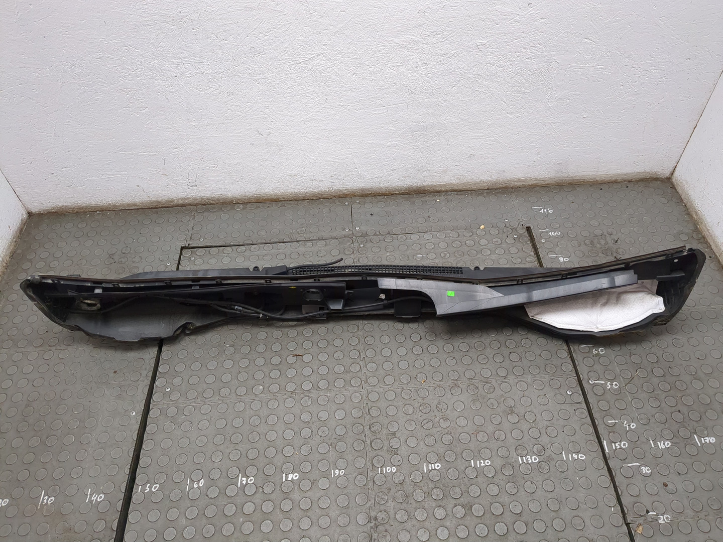 Решетка стеклоочистителей (Жабо)