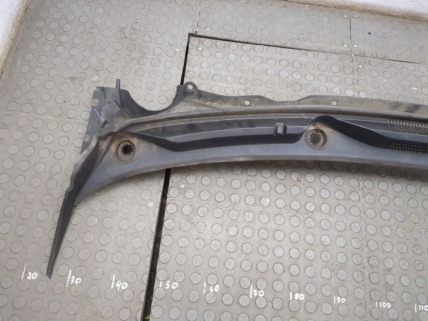 Решетка стеклоочистителей (Жабо)