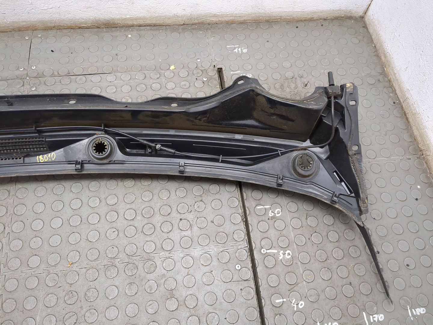 Решетка стеклоочистителей (Жабо)