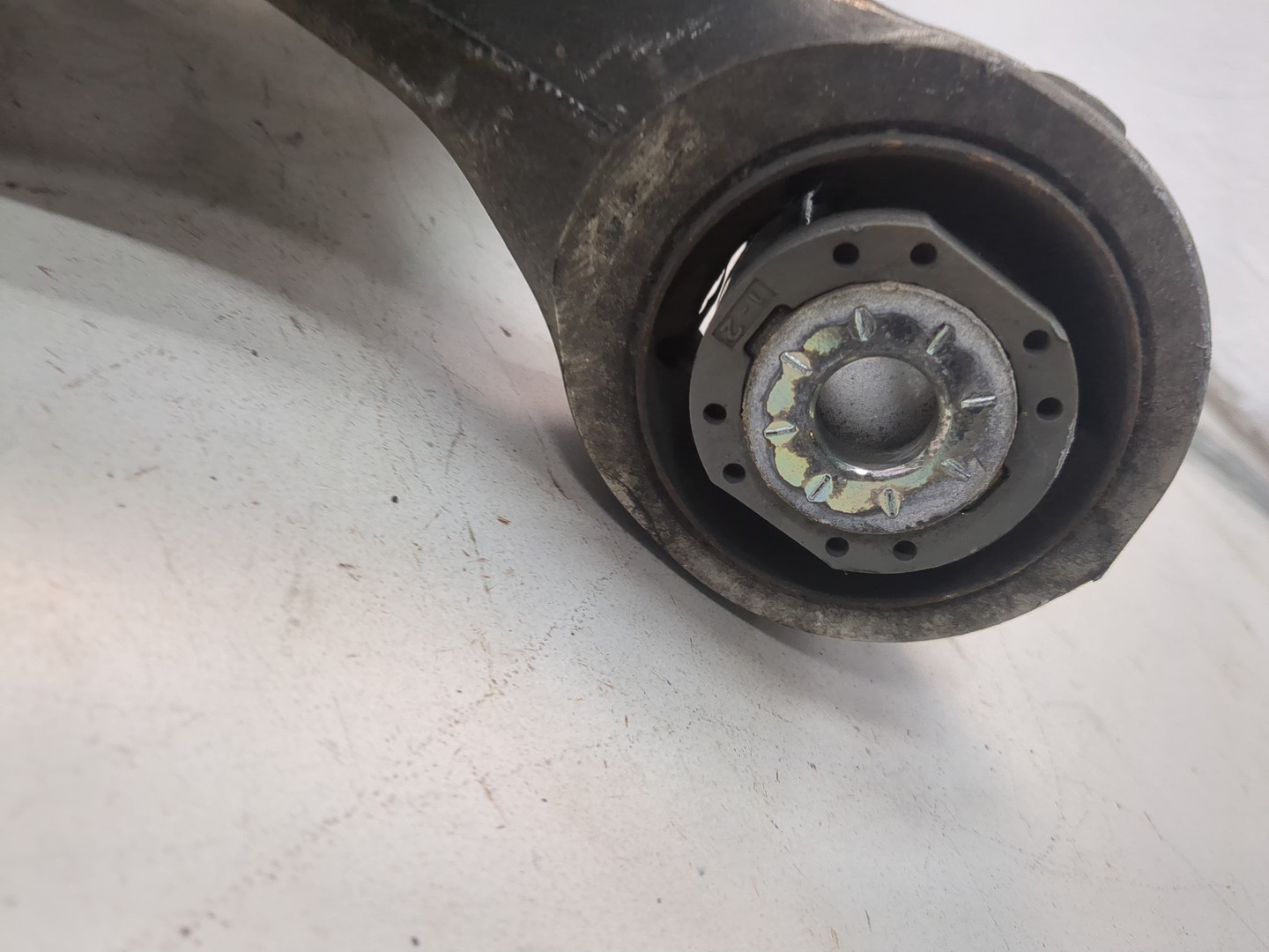 Рычаг задний левый