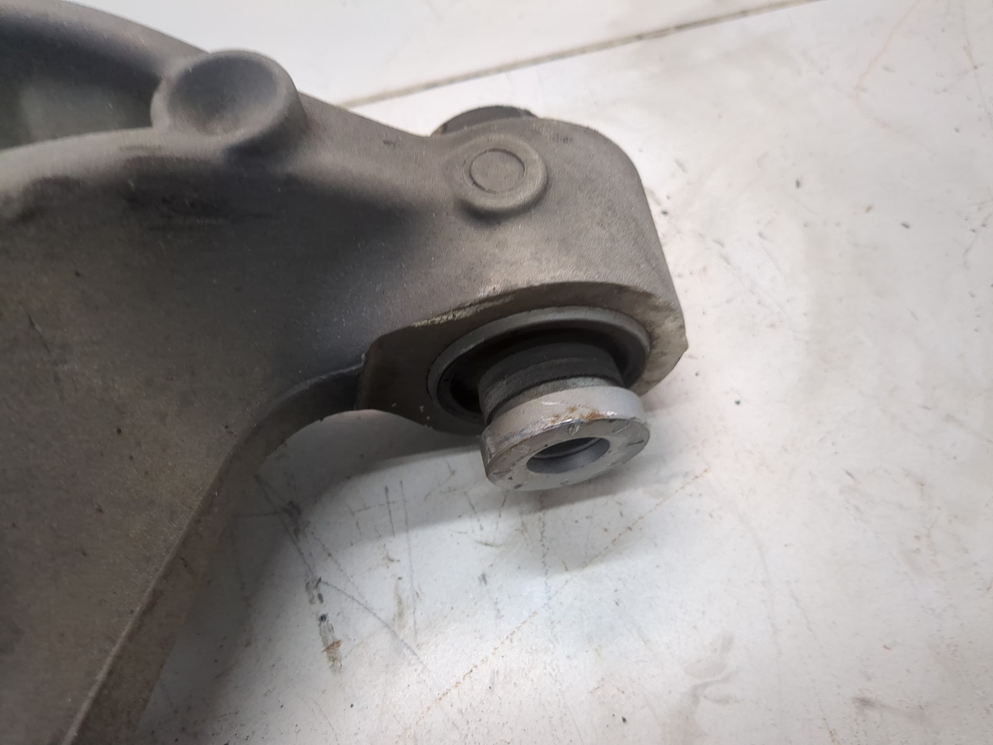 Рычаг задний левый