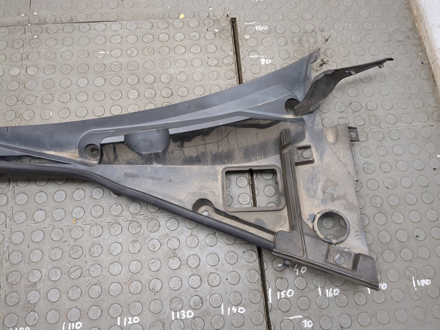 Решетка стеклоочистителей (Жабо)