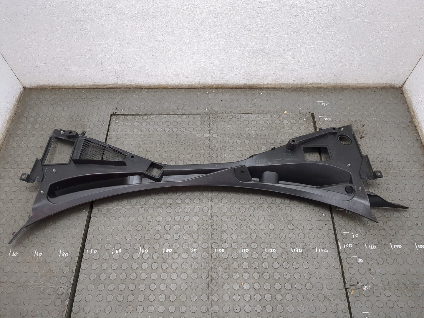 Решетка стеклоочистителей (Жабо)