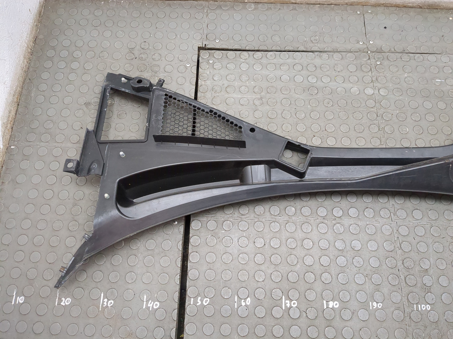 Решетка стеклоочистителей (Жабо)