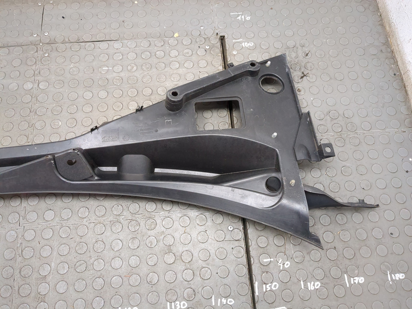 Решетка стеклоочистителей (Жабо)