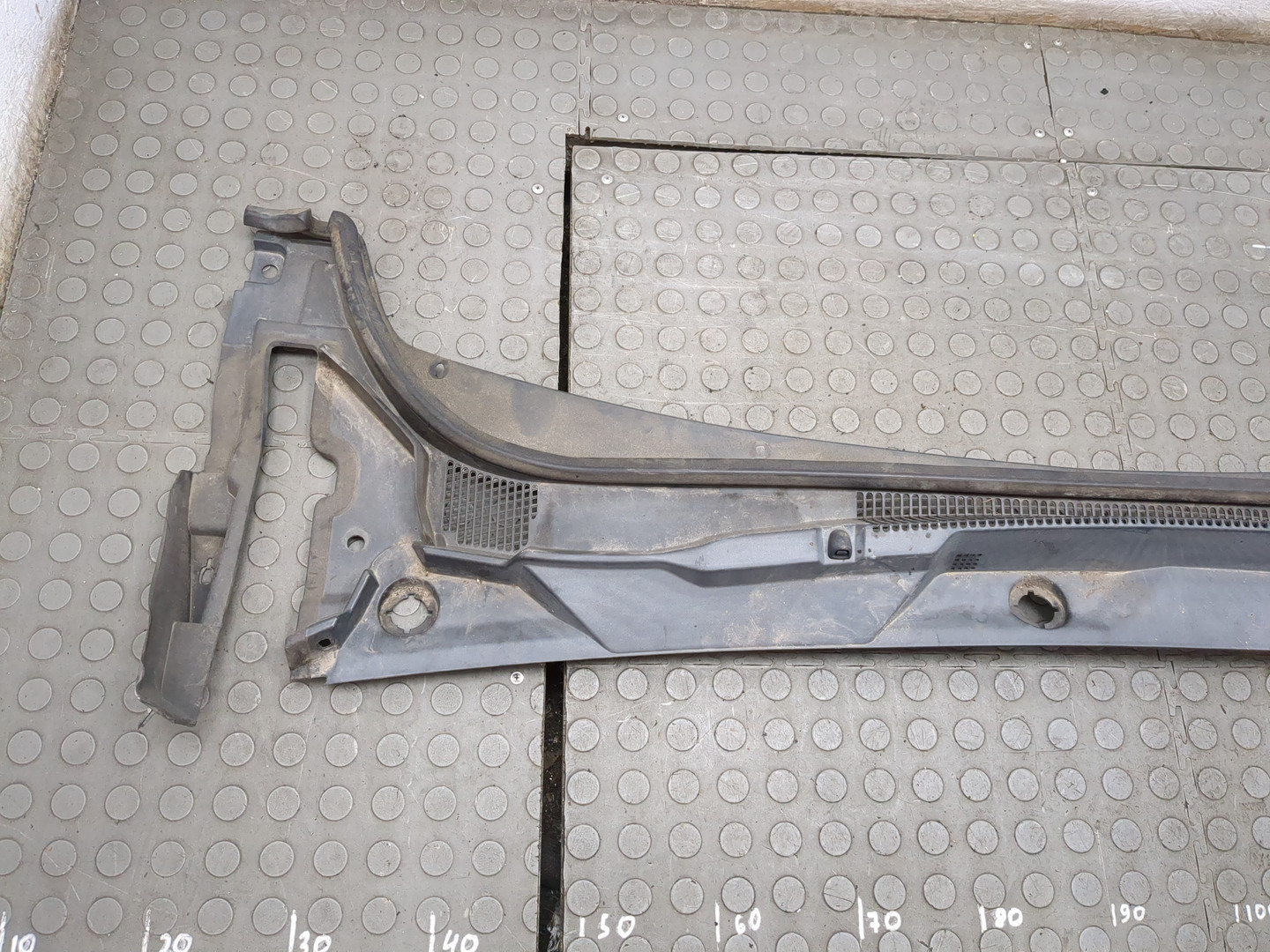 Решетка стеклоочистителей (Жабо)