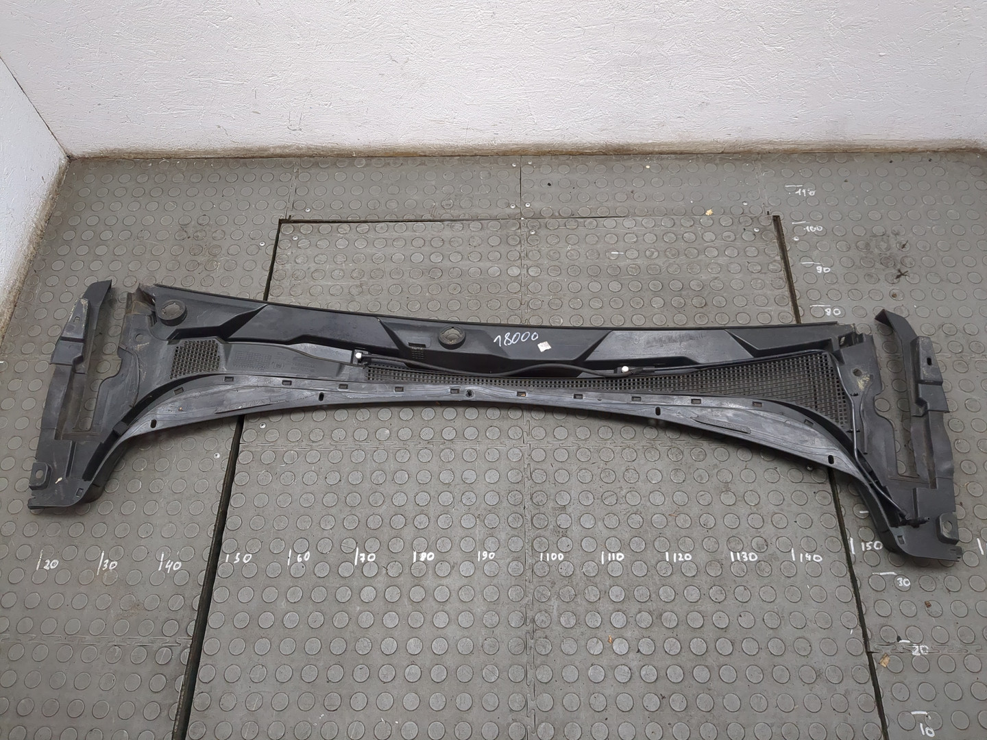 Решетка стеклоочистителей (Жабо)