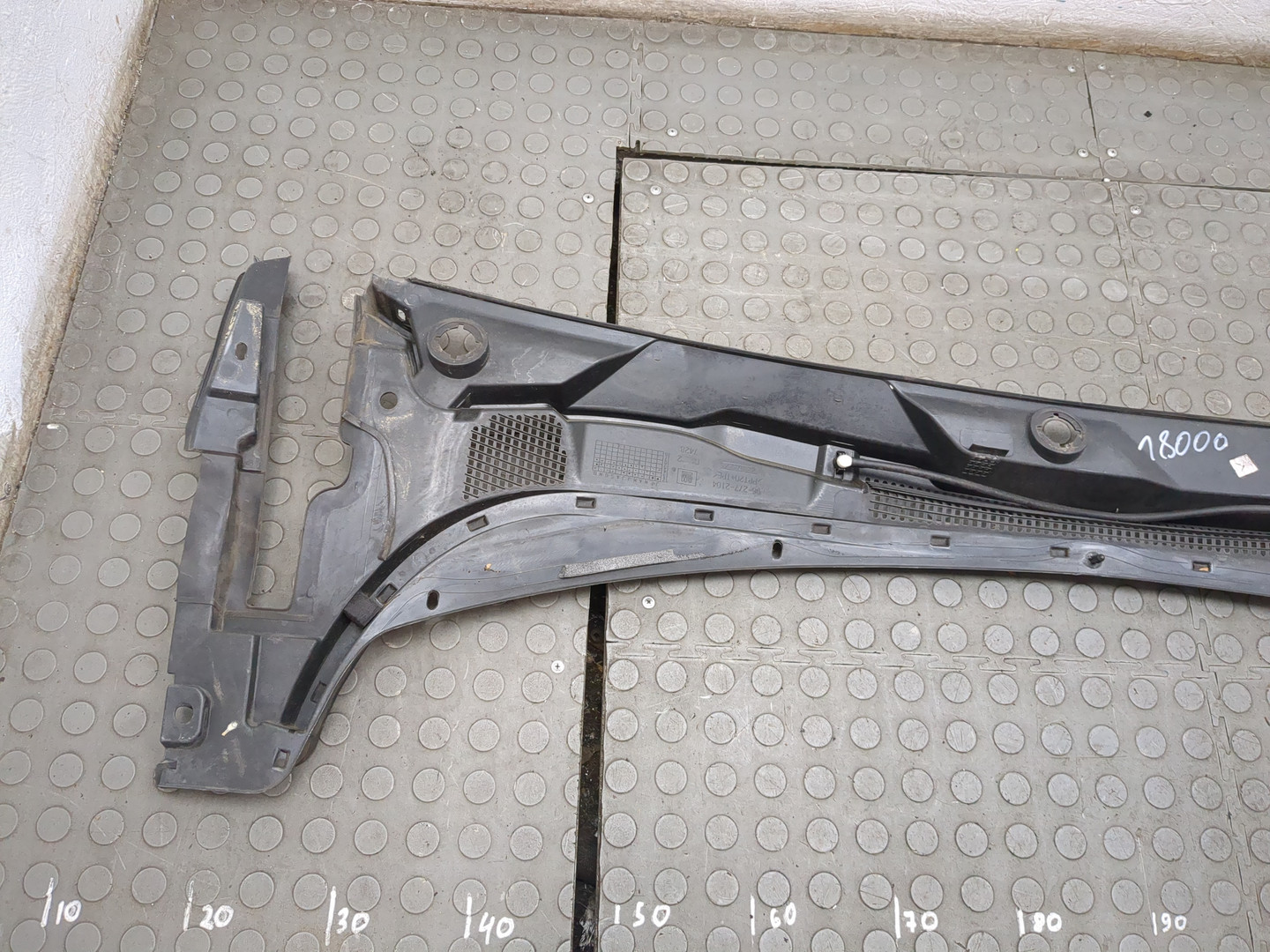 Решетка стеклоочистителей (Жабо)