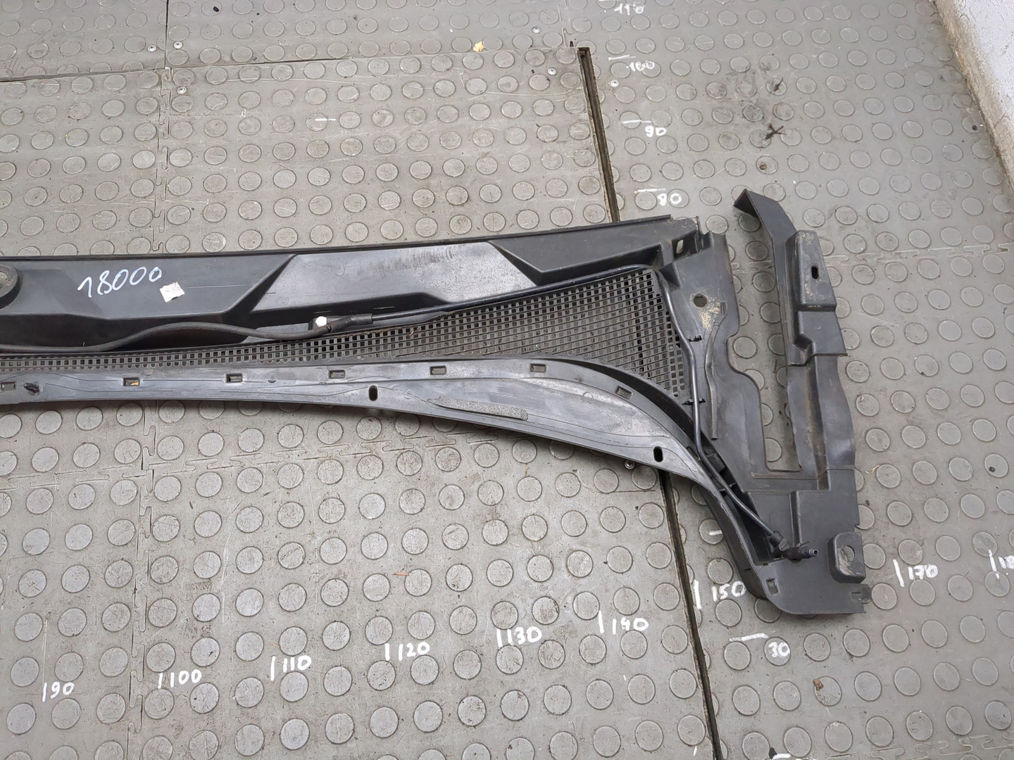 Решетка стеклоочистителей (Жабо)