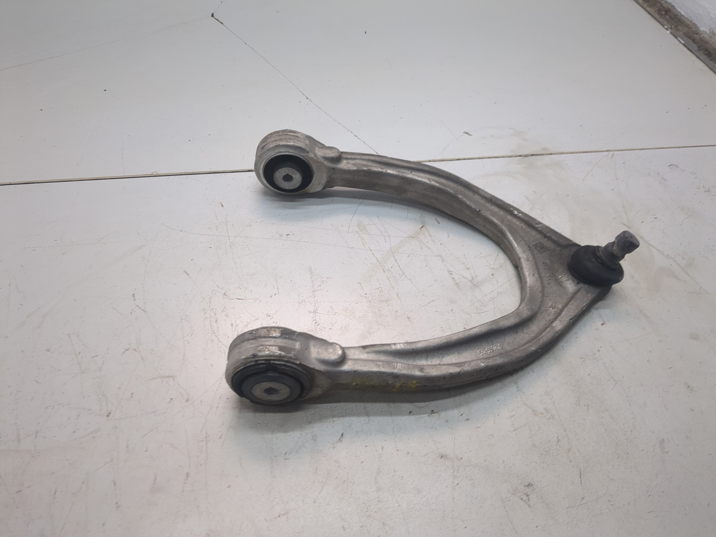 Рычаг передний правый