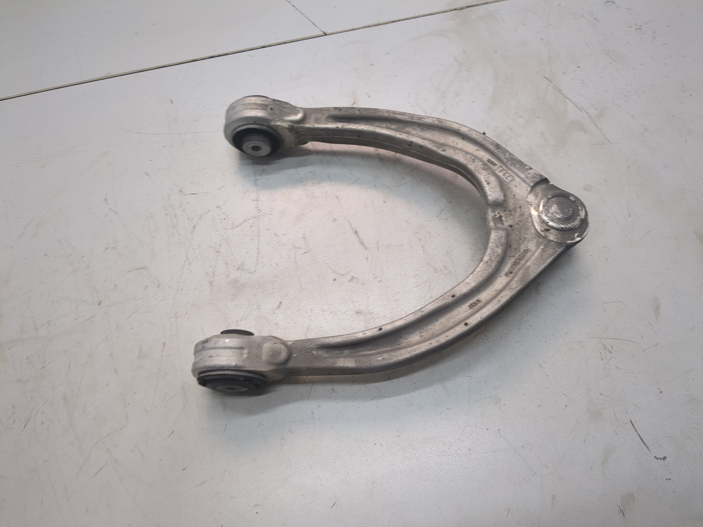 Рычаг передний правый