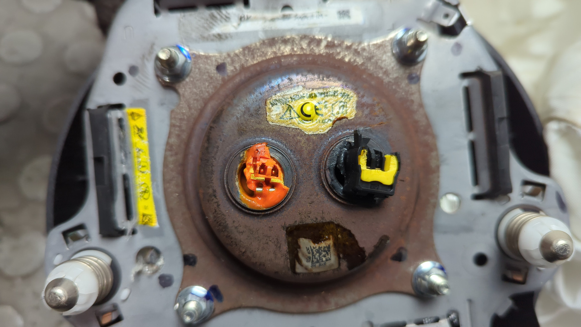 Подушка безопасности в рулевое колесо