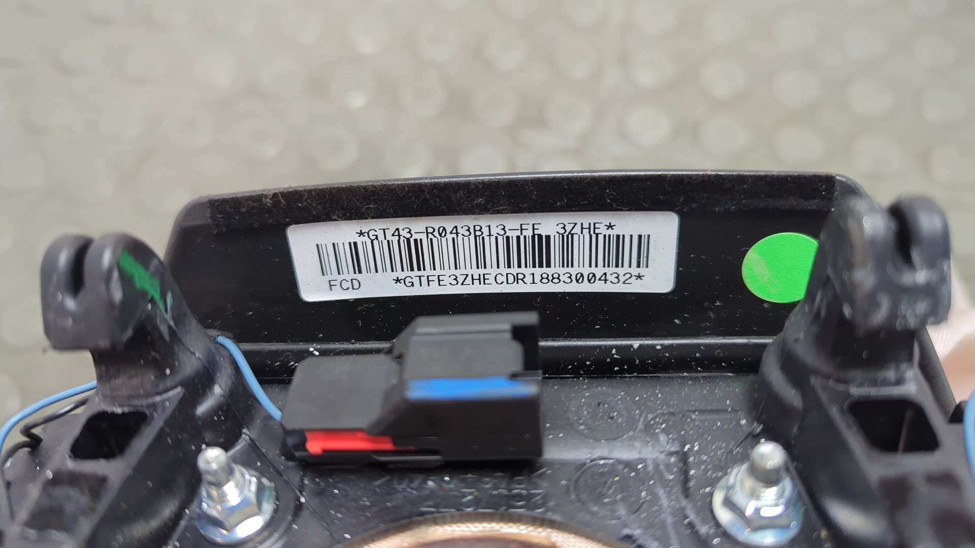 Подушка безопасности в рулевое колесо