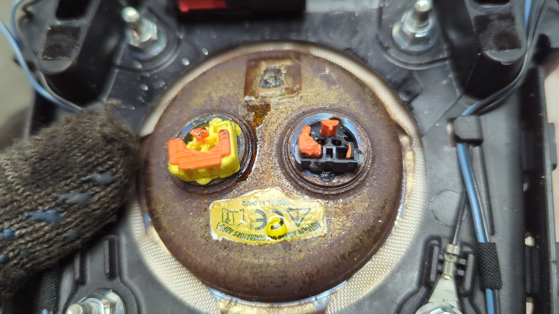 Подушка безопасности в рулевое колесо