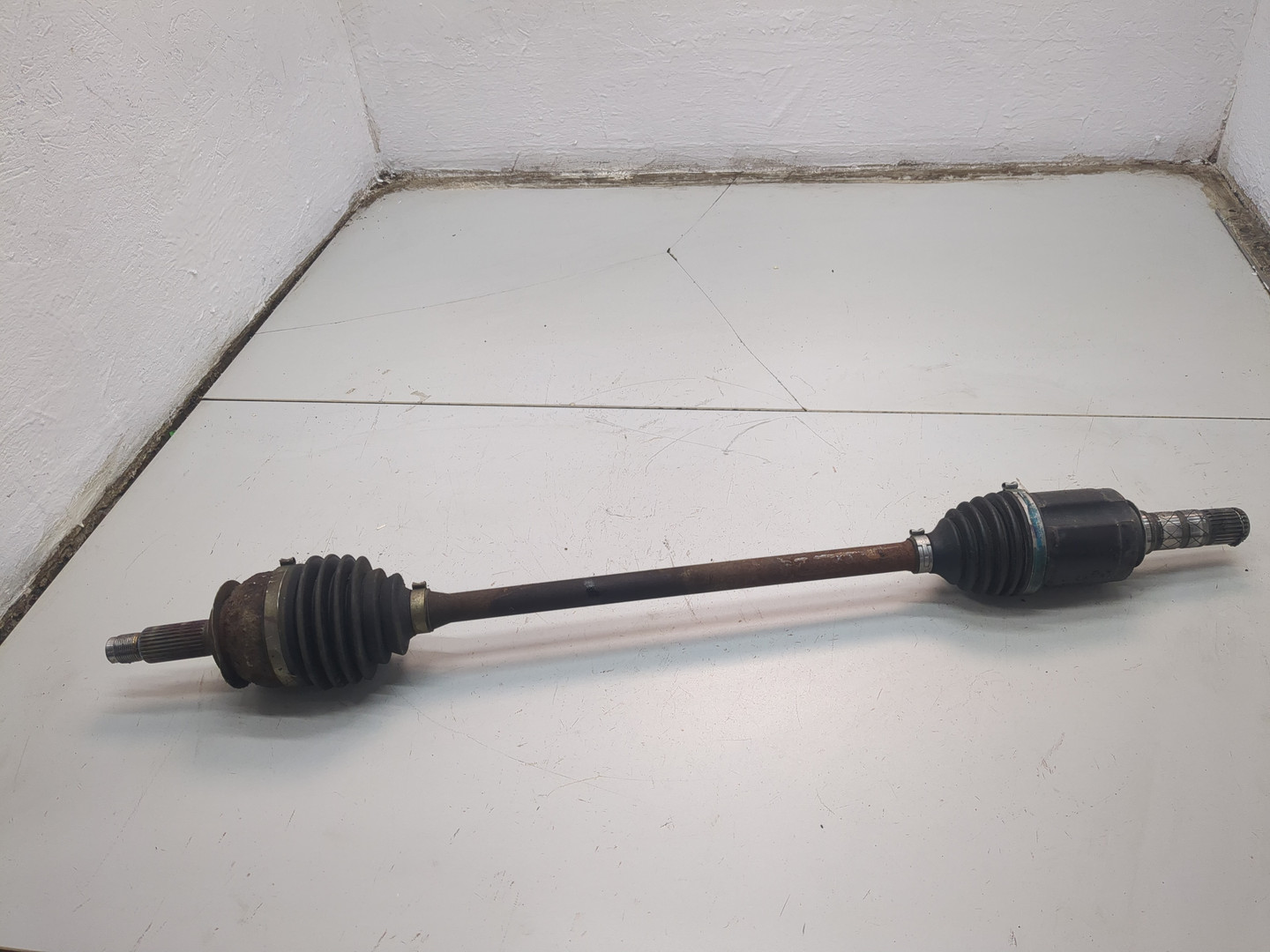 Полуось передняя левая