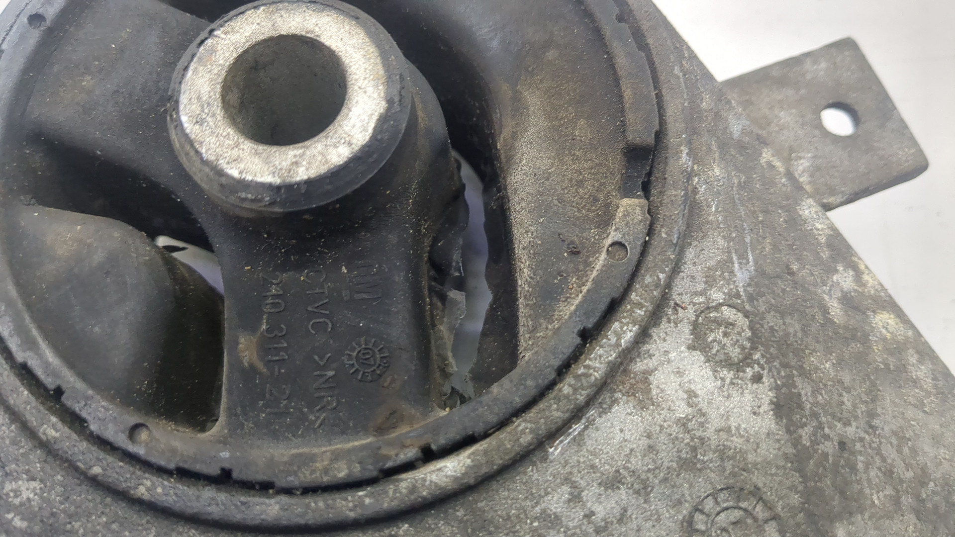 Опора двигателя