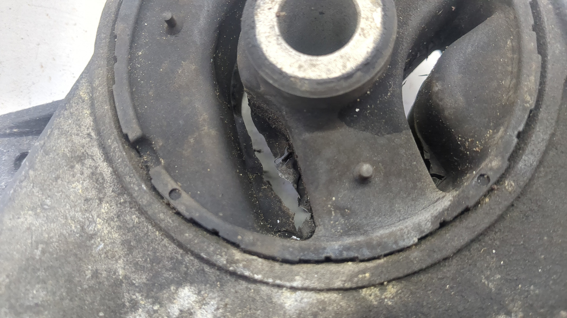 Опора двигателя