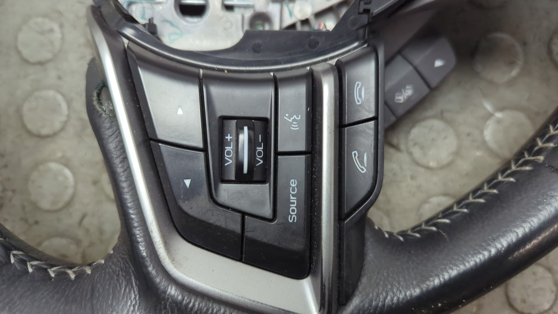 Рулевое колесо (руль)