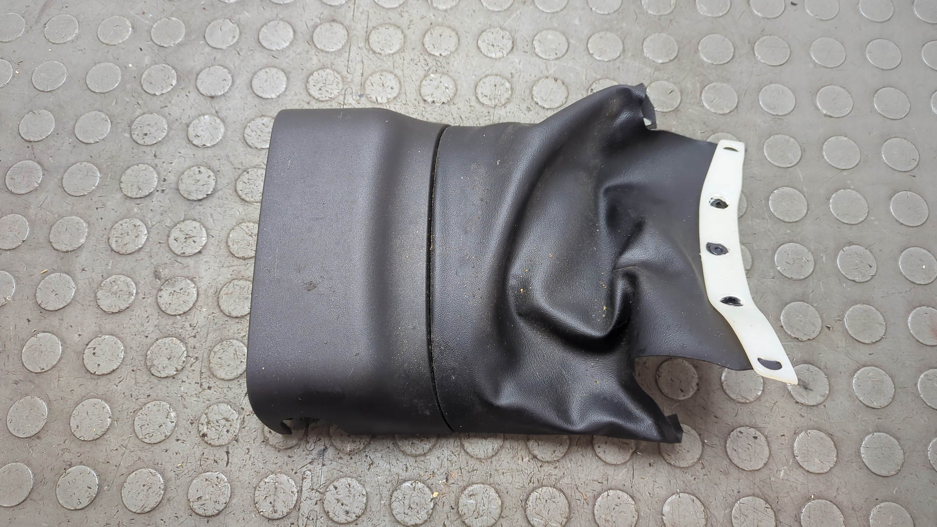 Кожух рулевой колонки