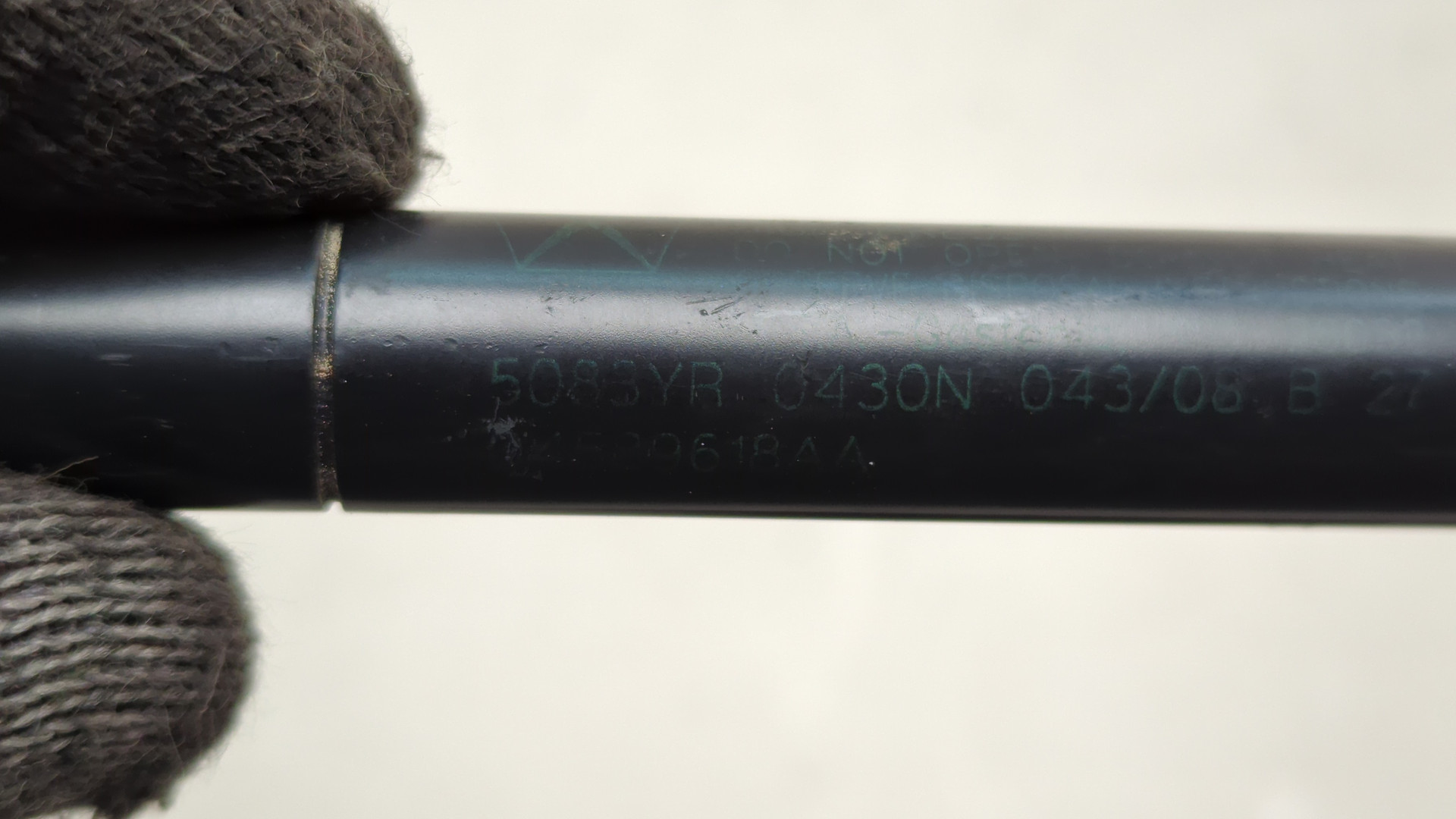 Амортизатор крышки багажника