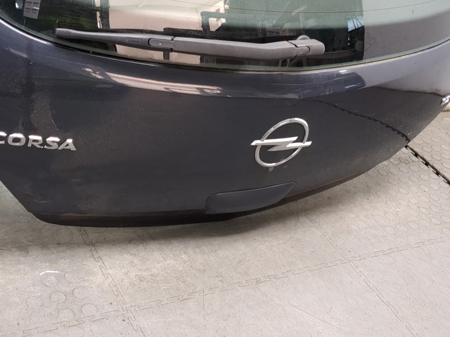 Дверь багажника