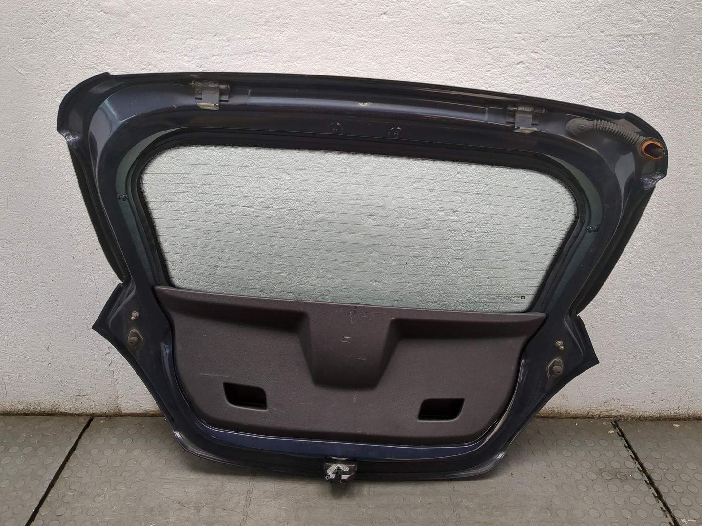 Дверь багажника