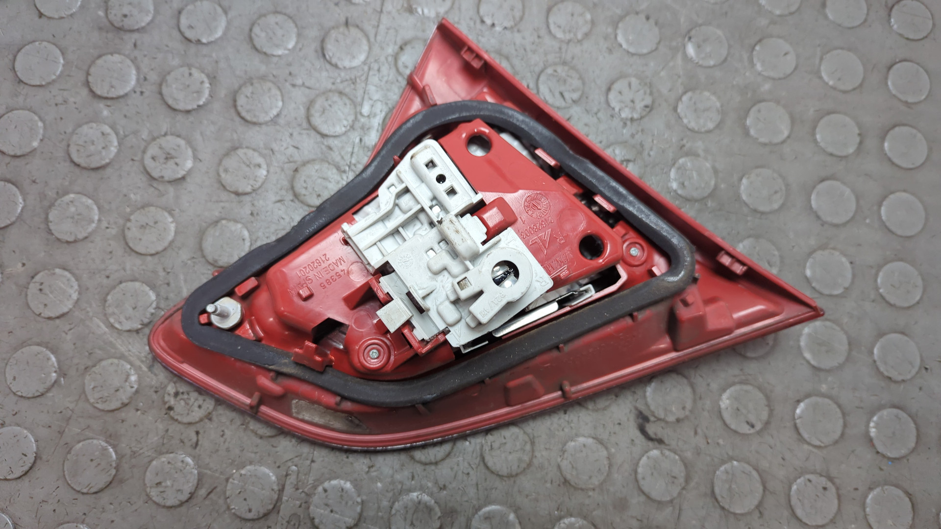 Фонарь задний внутренний правый