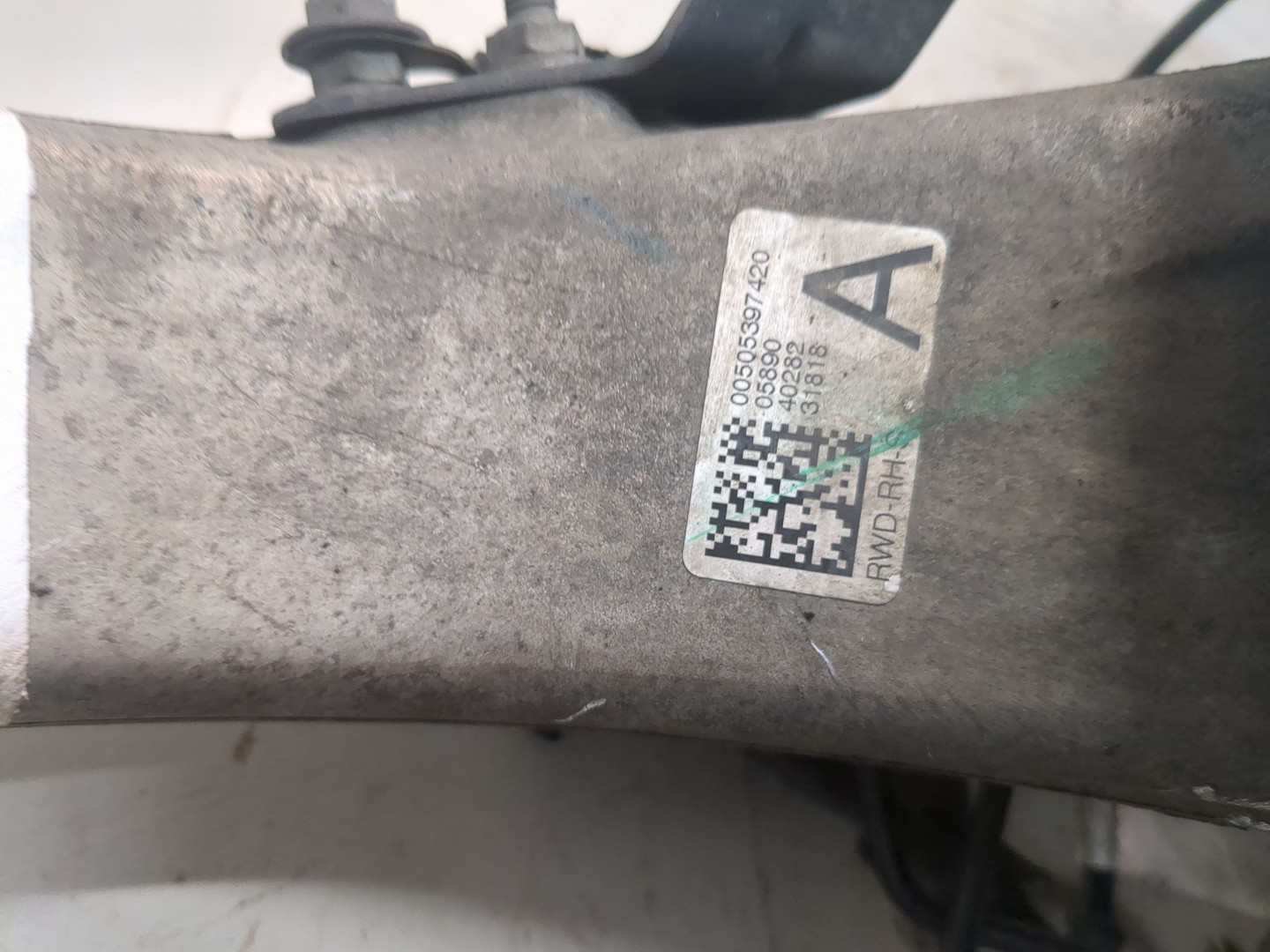 Кулак поворотный передний правый