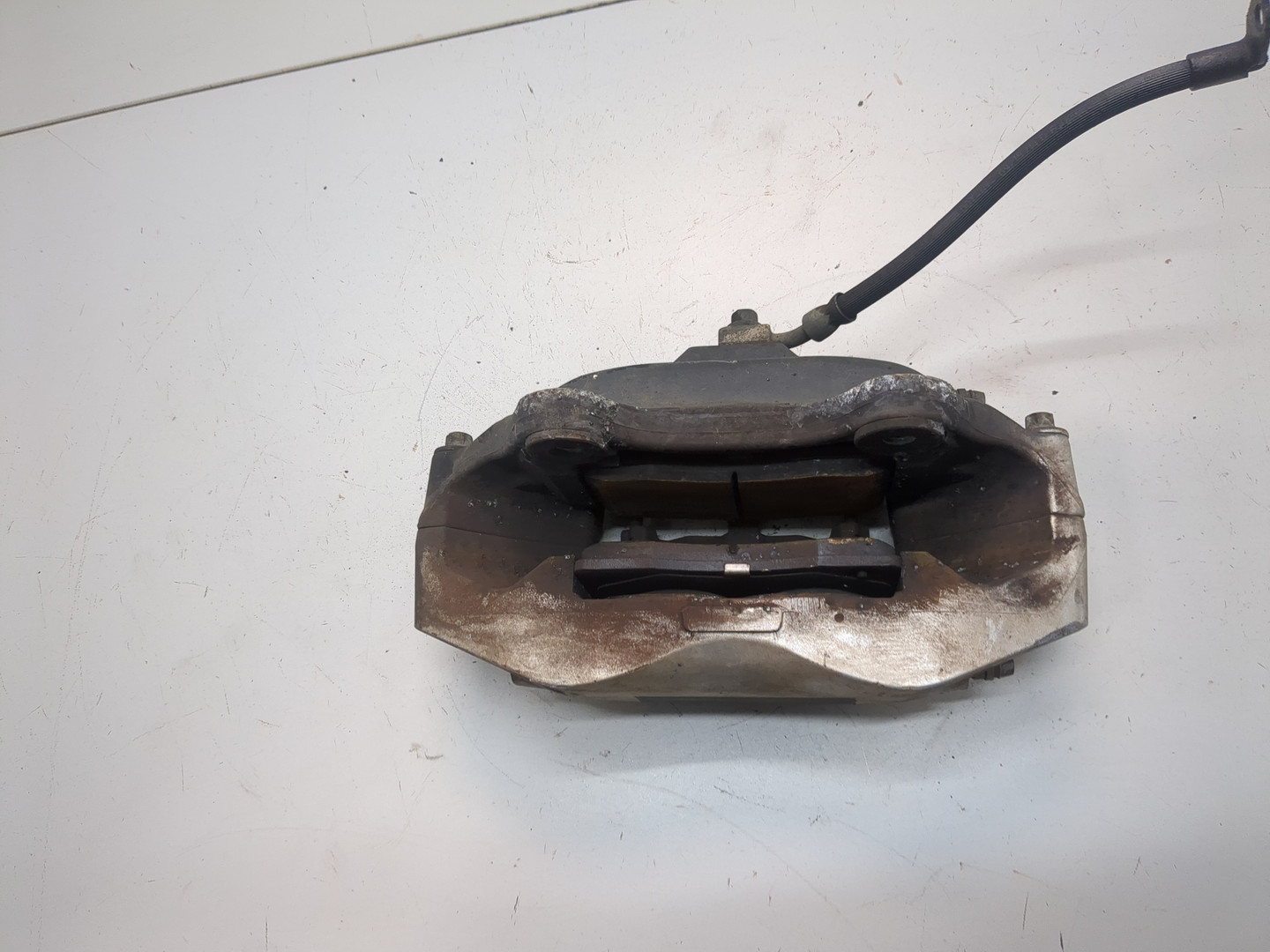 Суппорт передний левый