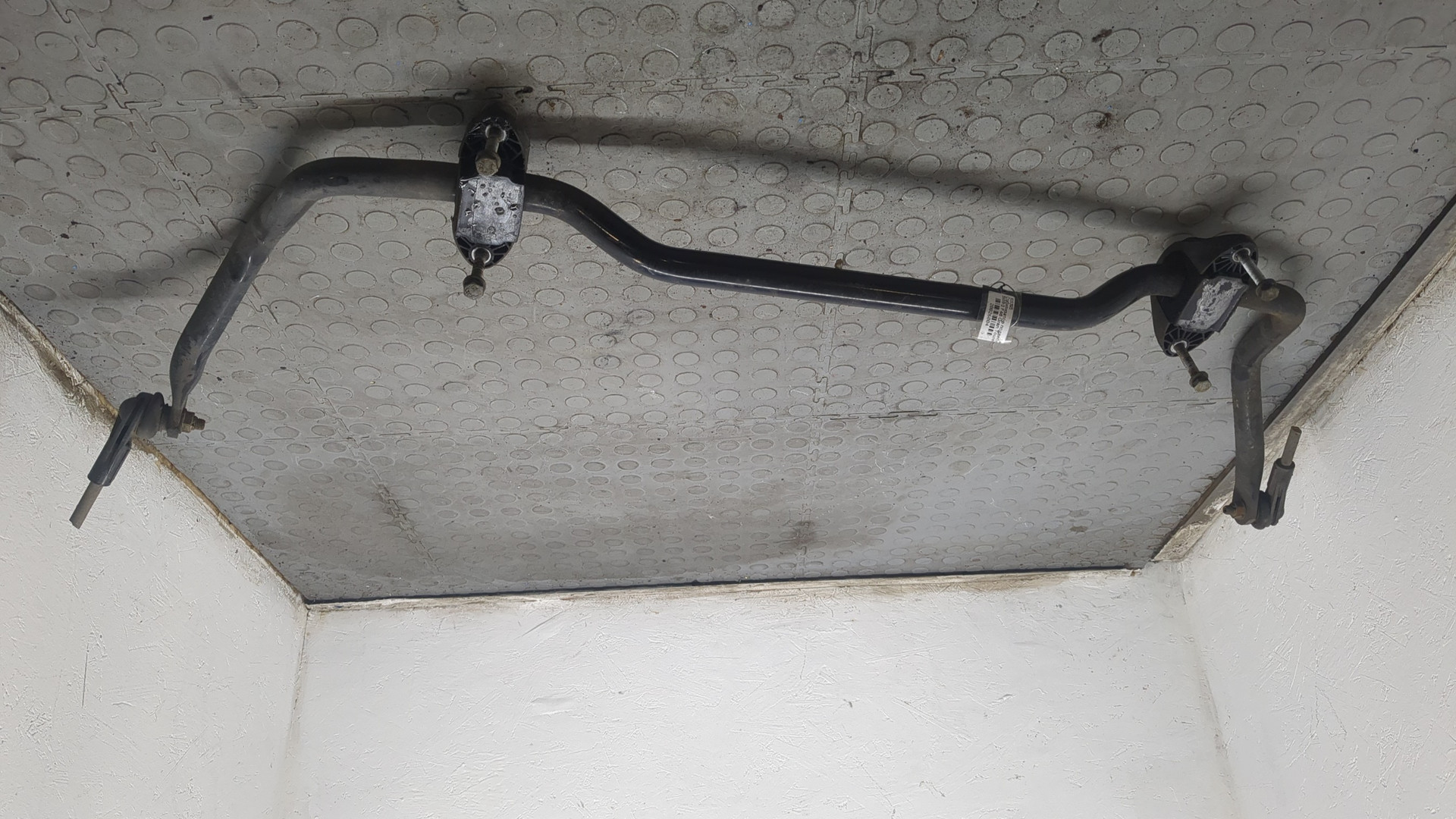 Стабилизатор передний