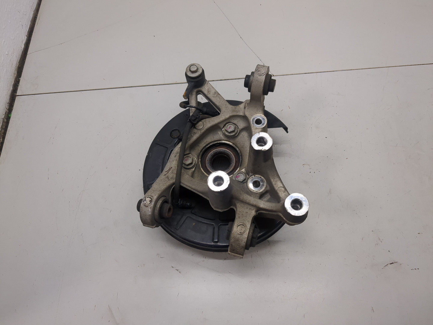 Кулак поворотный задний левый