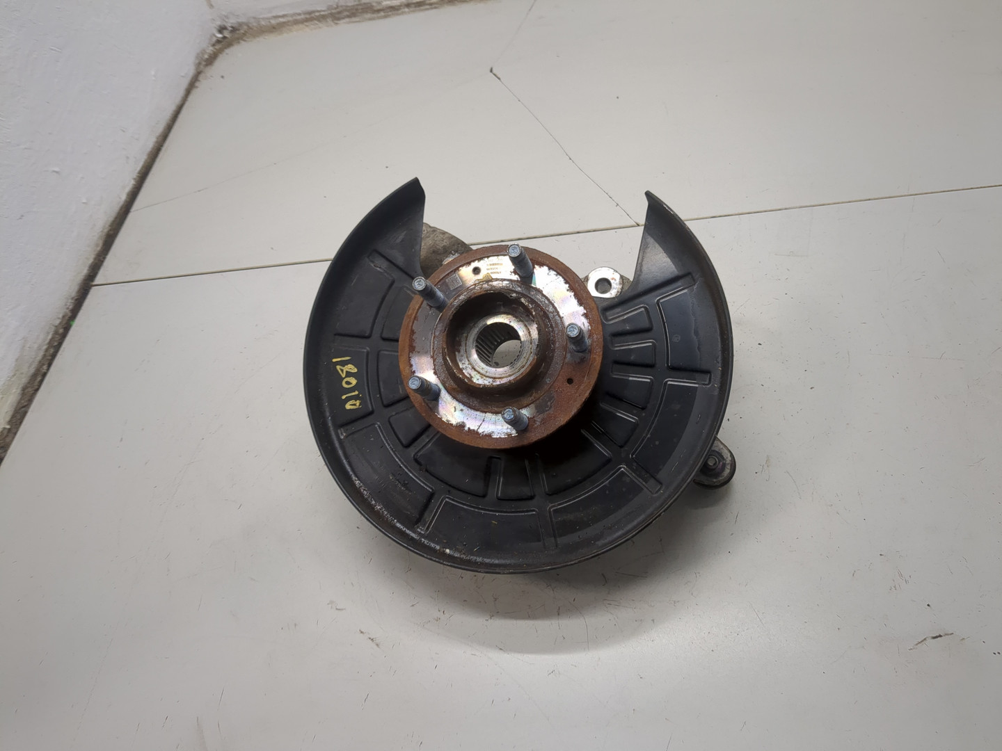 Кулак поворотный задний левый