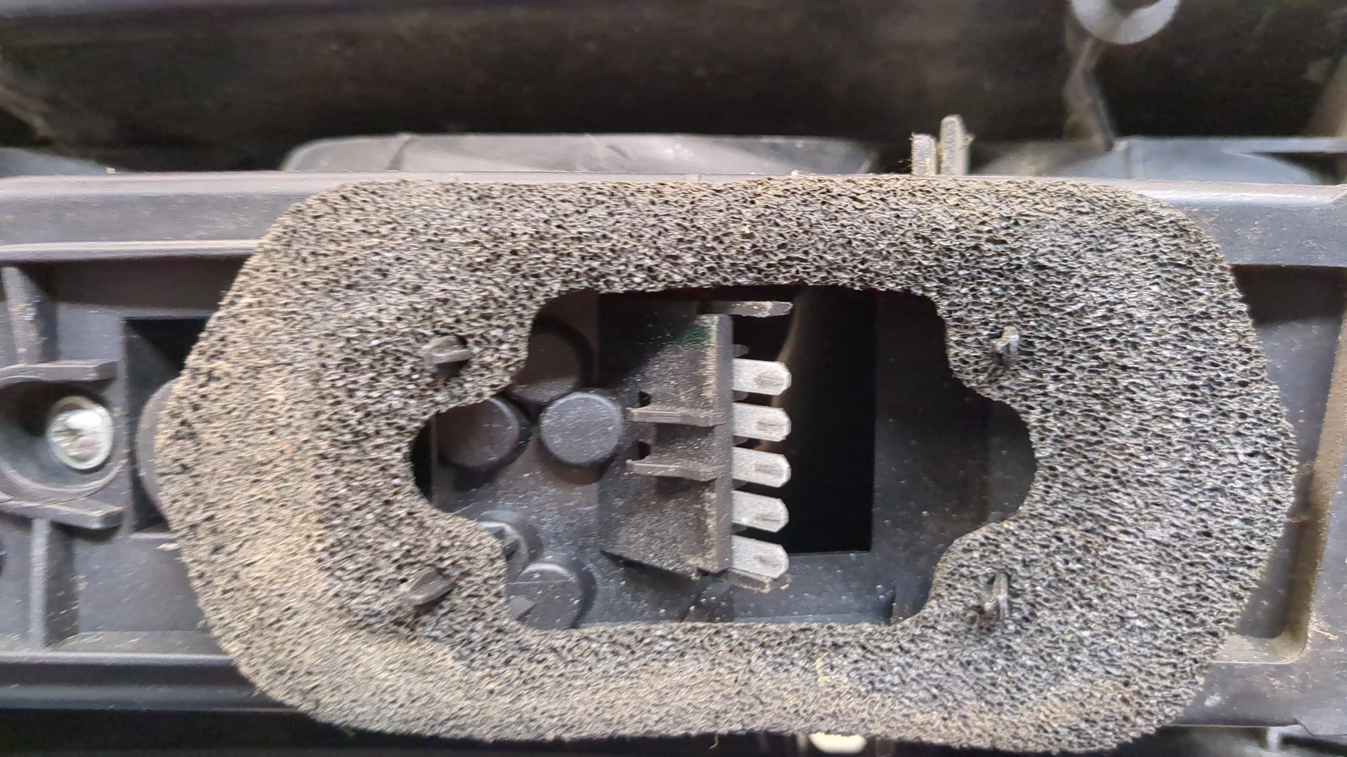 Фонарь задний левый