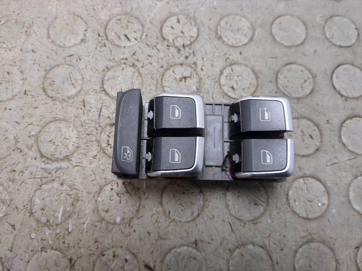 Кнопка стеклоподъемника