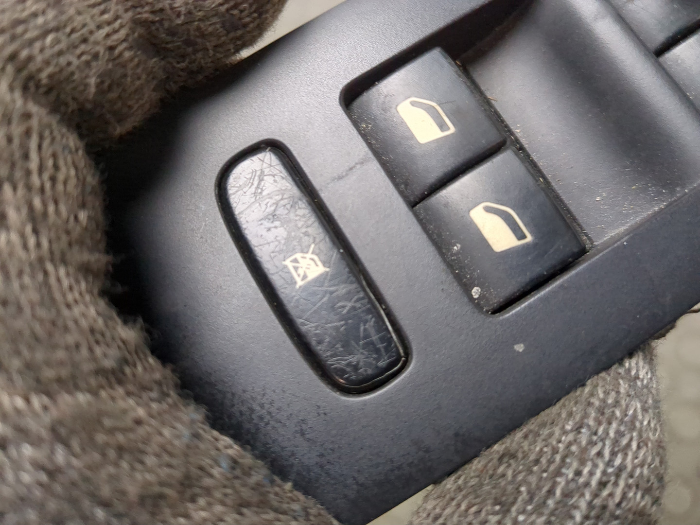 Кнопка стеклоподъемника