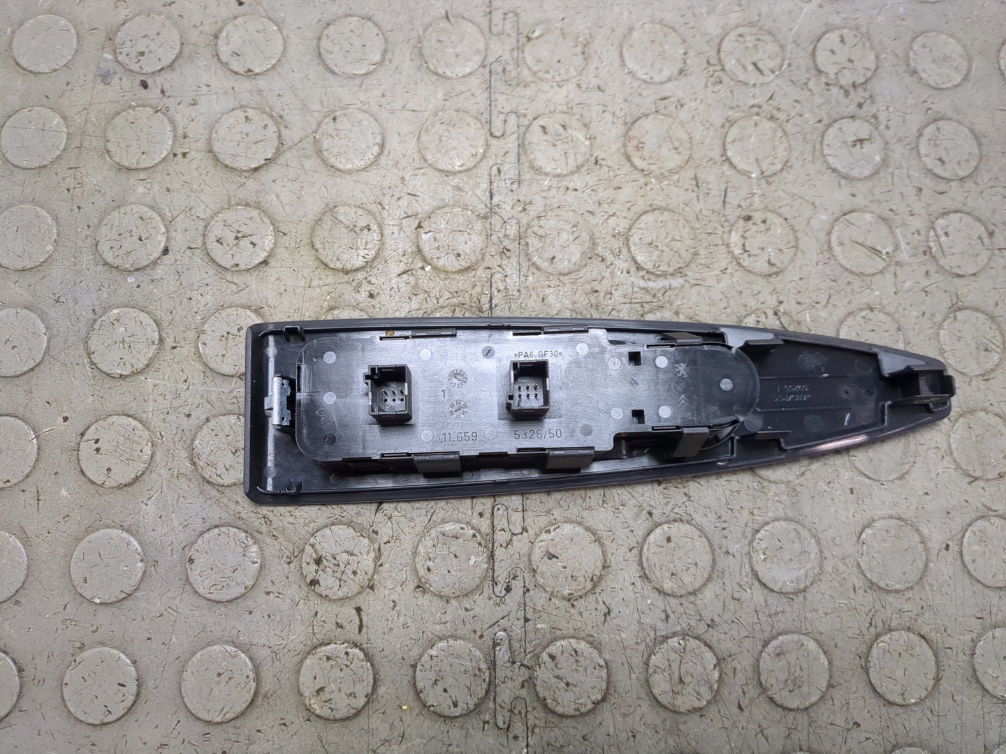 Кнопка стеклоподъемника