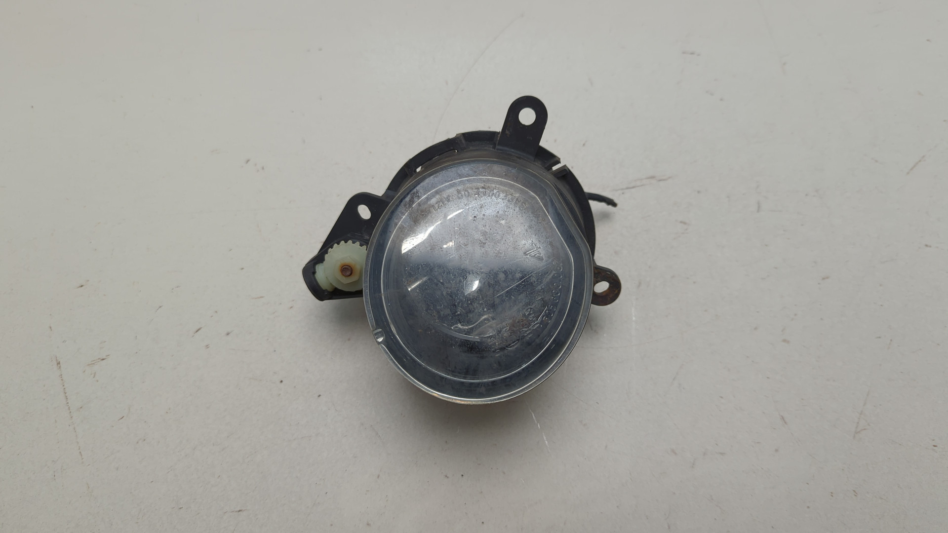 Фара противотуманная левая