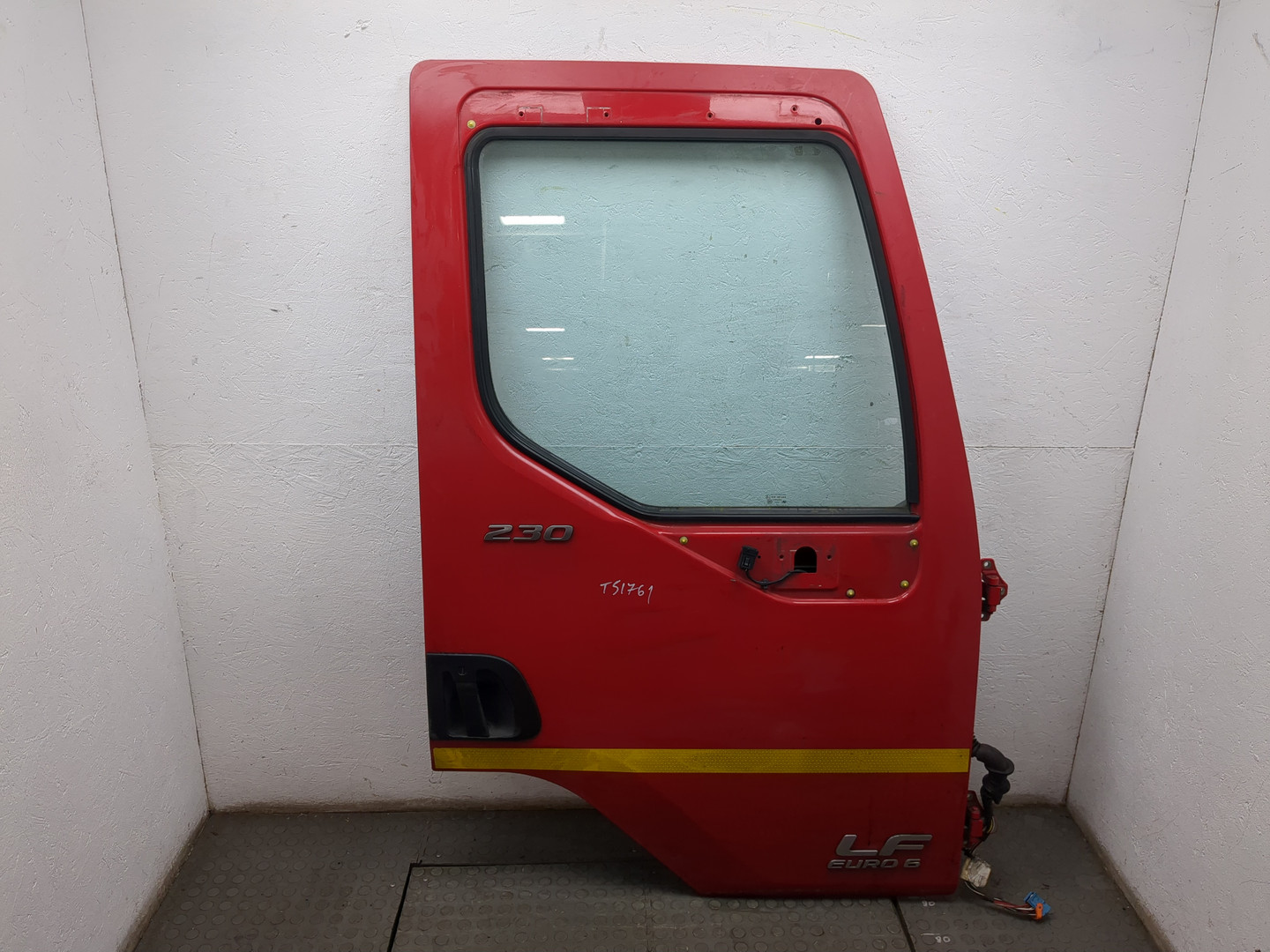 Дверь передняя правая