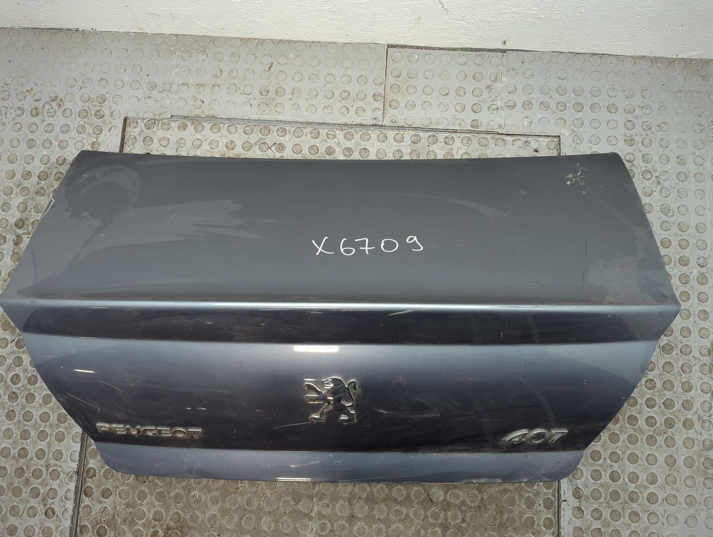 Дверь багажника