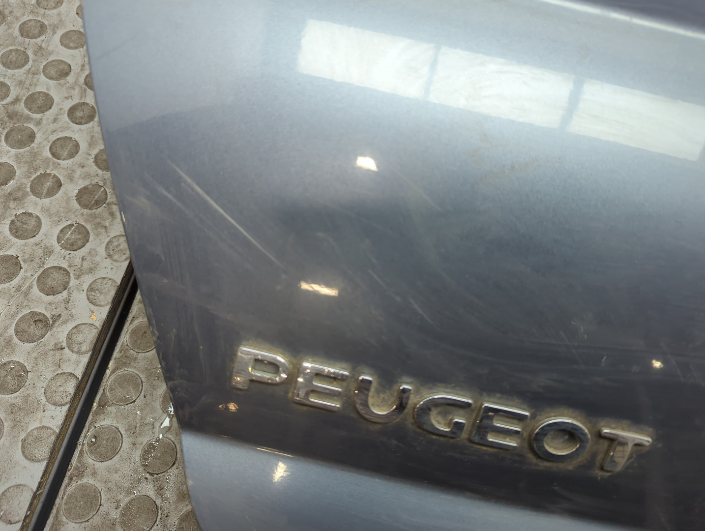 Дверь багажника