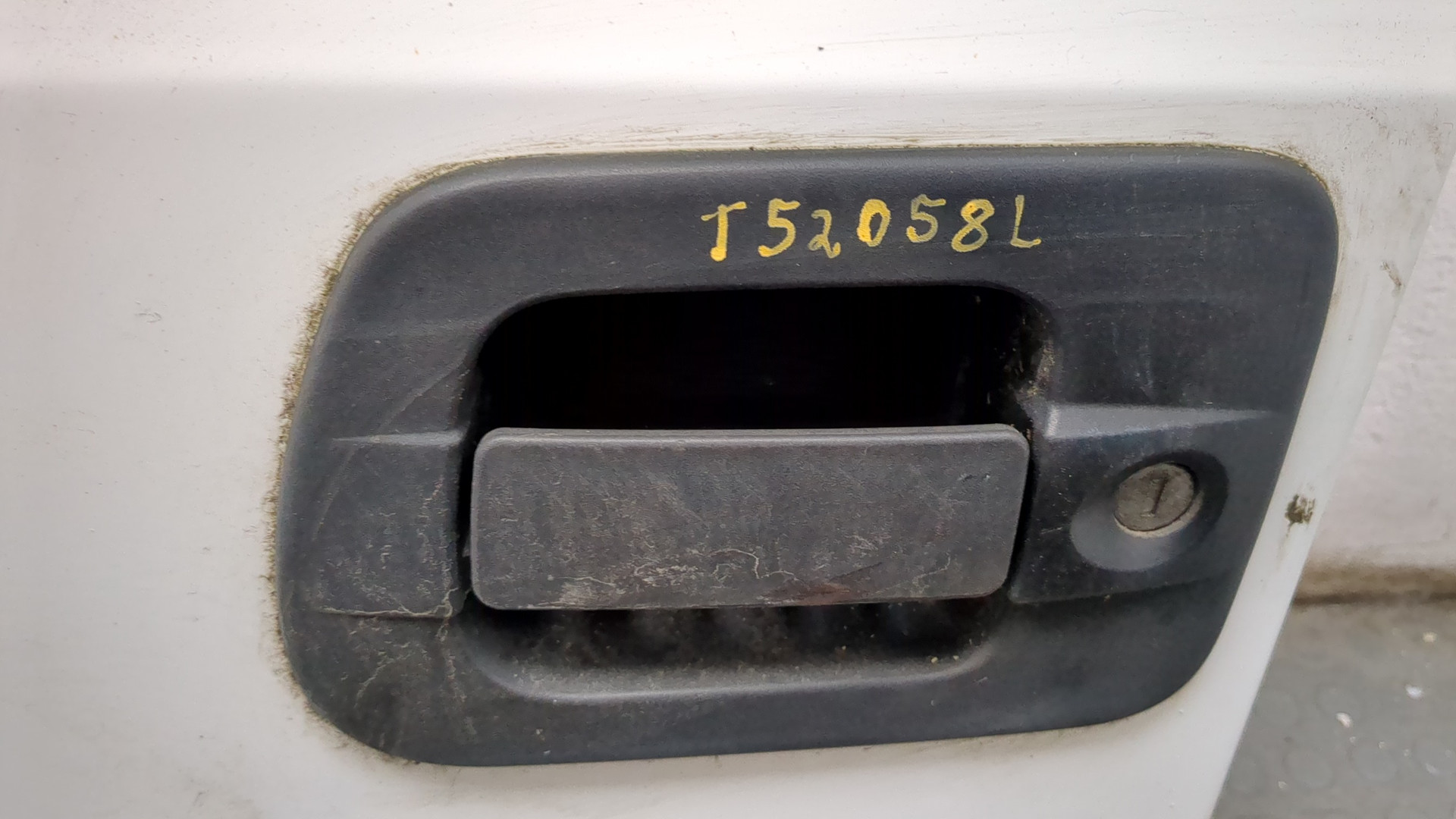 Дверь передняя левая