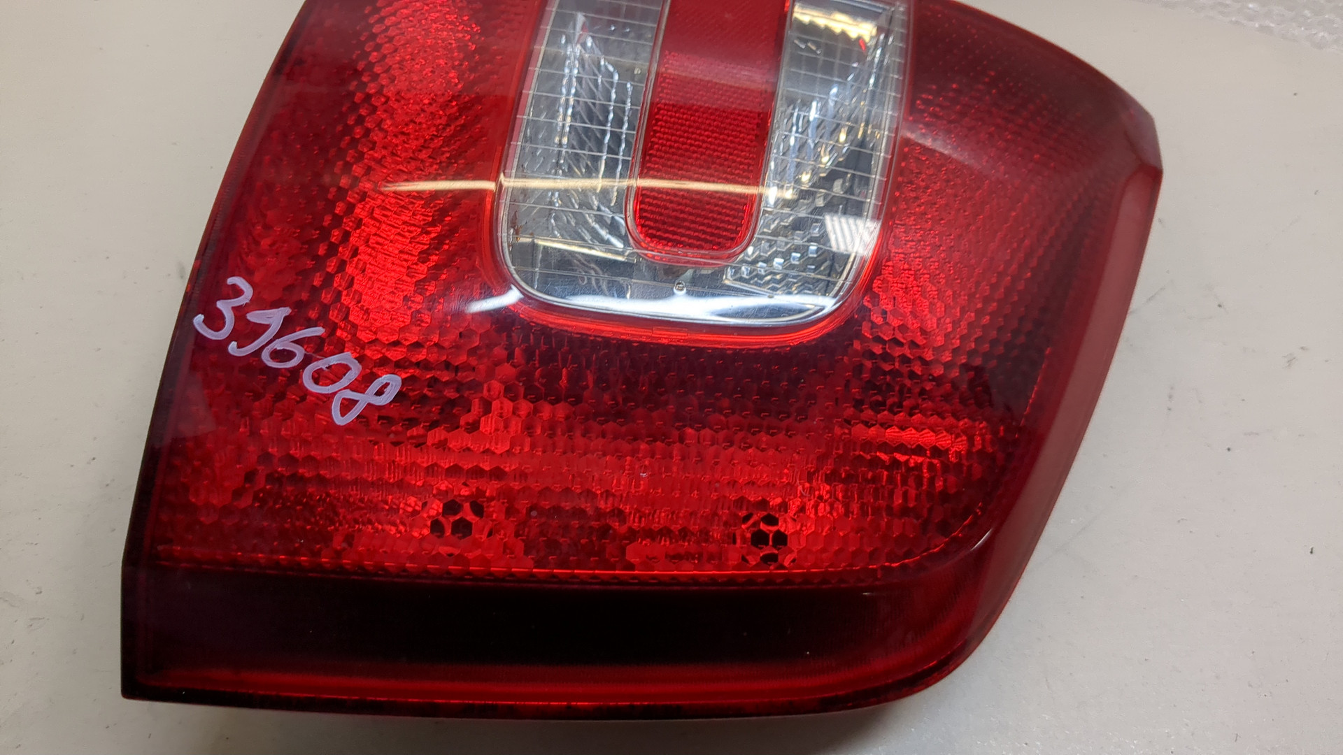 Фонарь задний правый