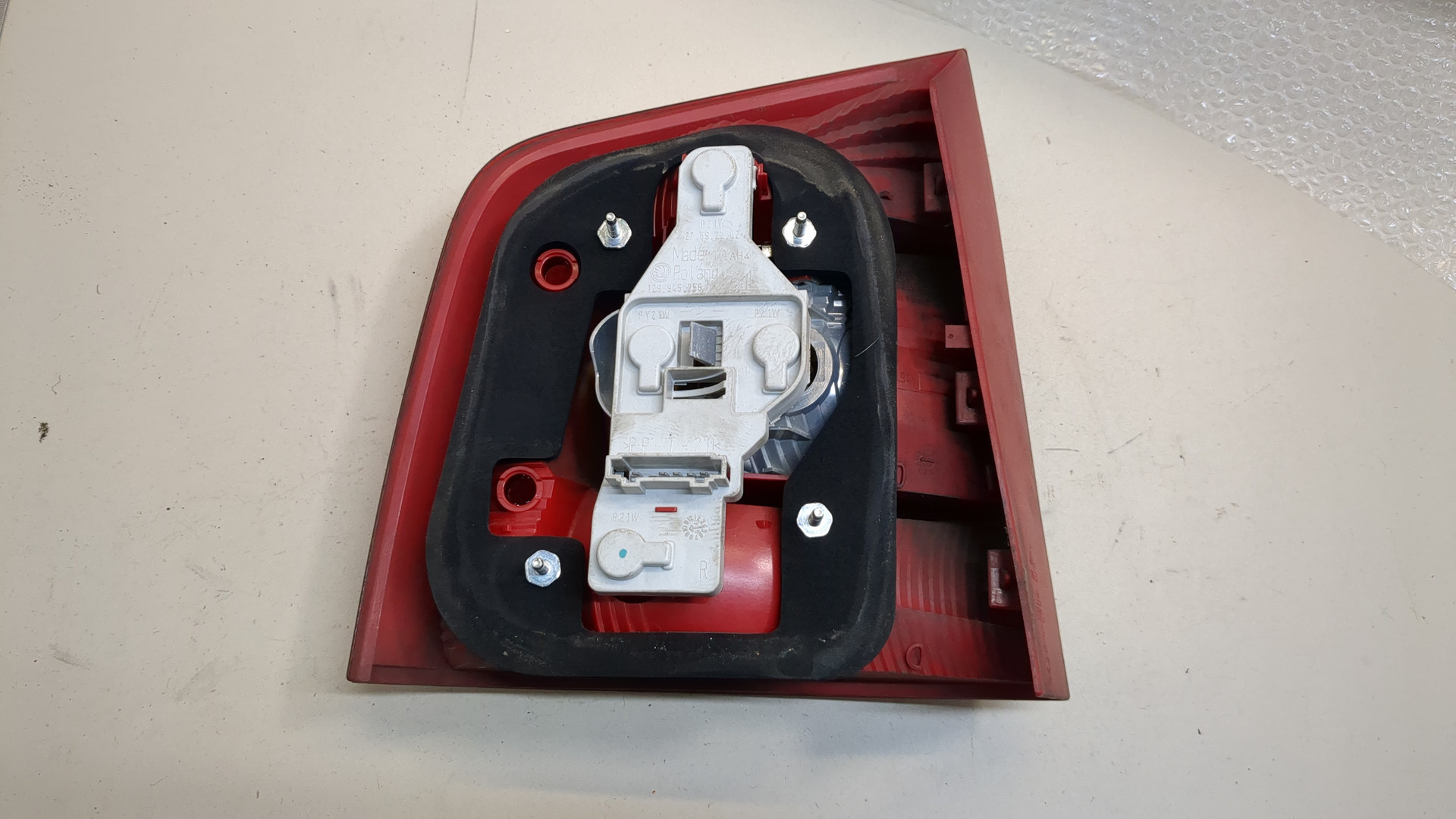 Фонарь задний правый