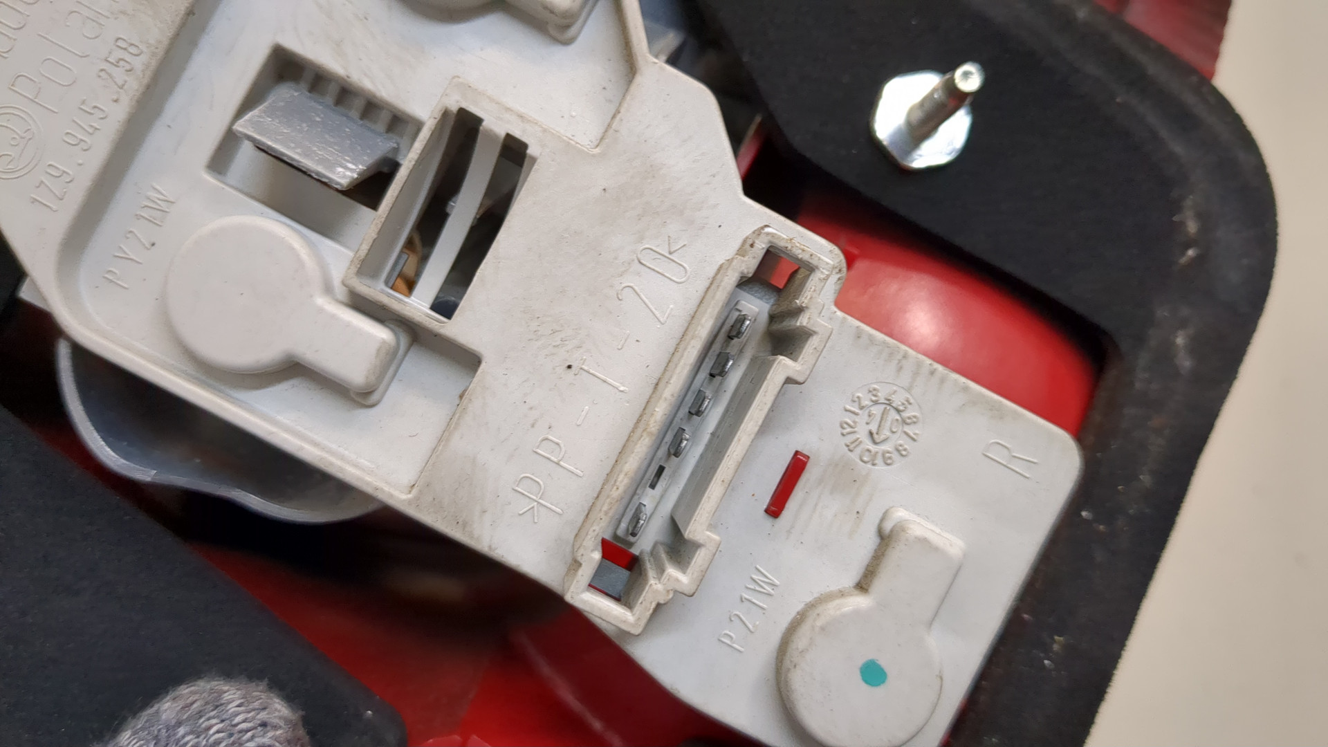 Фонарь задний правый