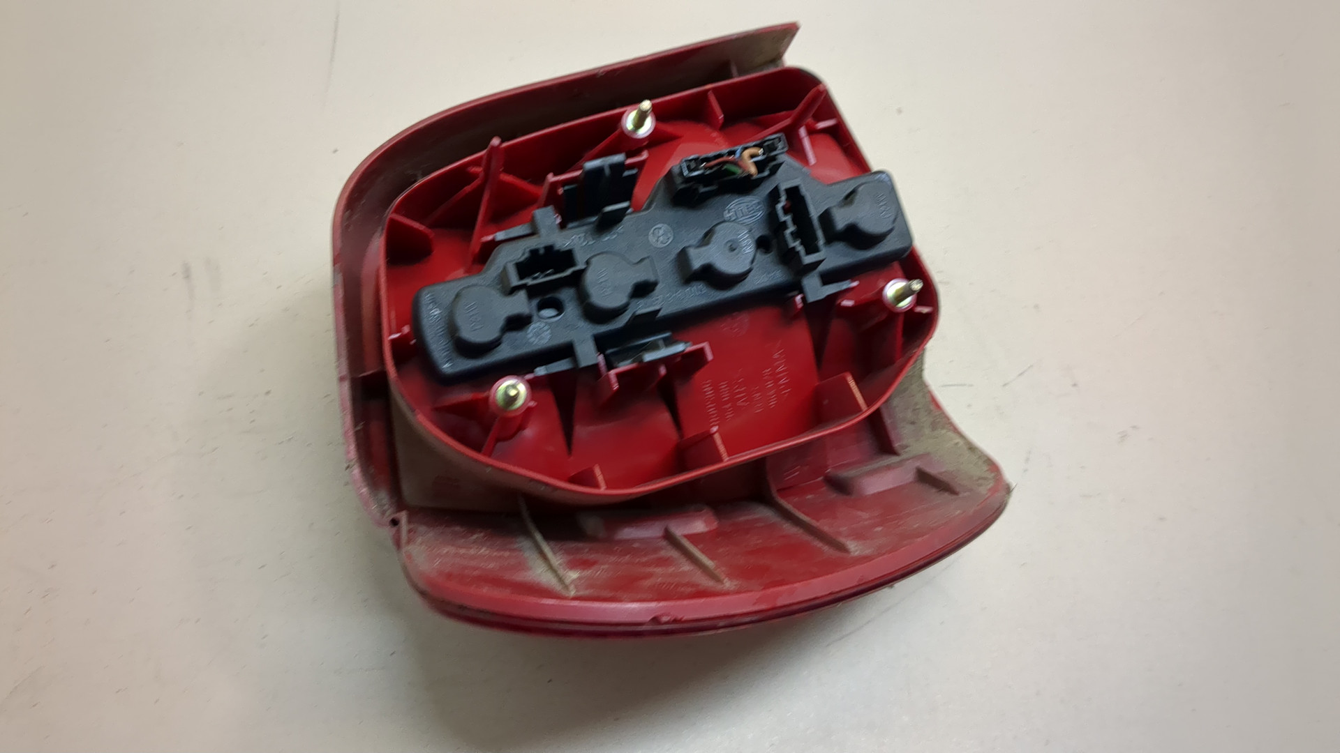 Фонарь задний правый