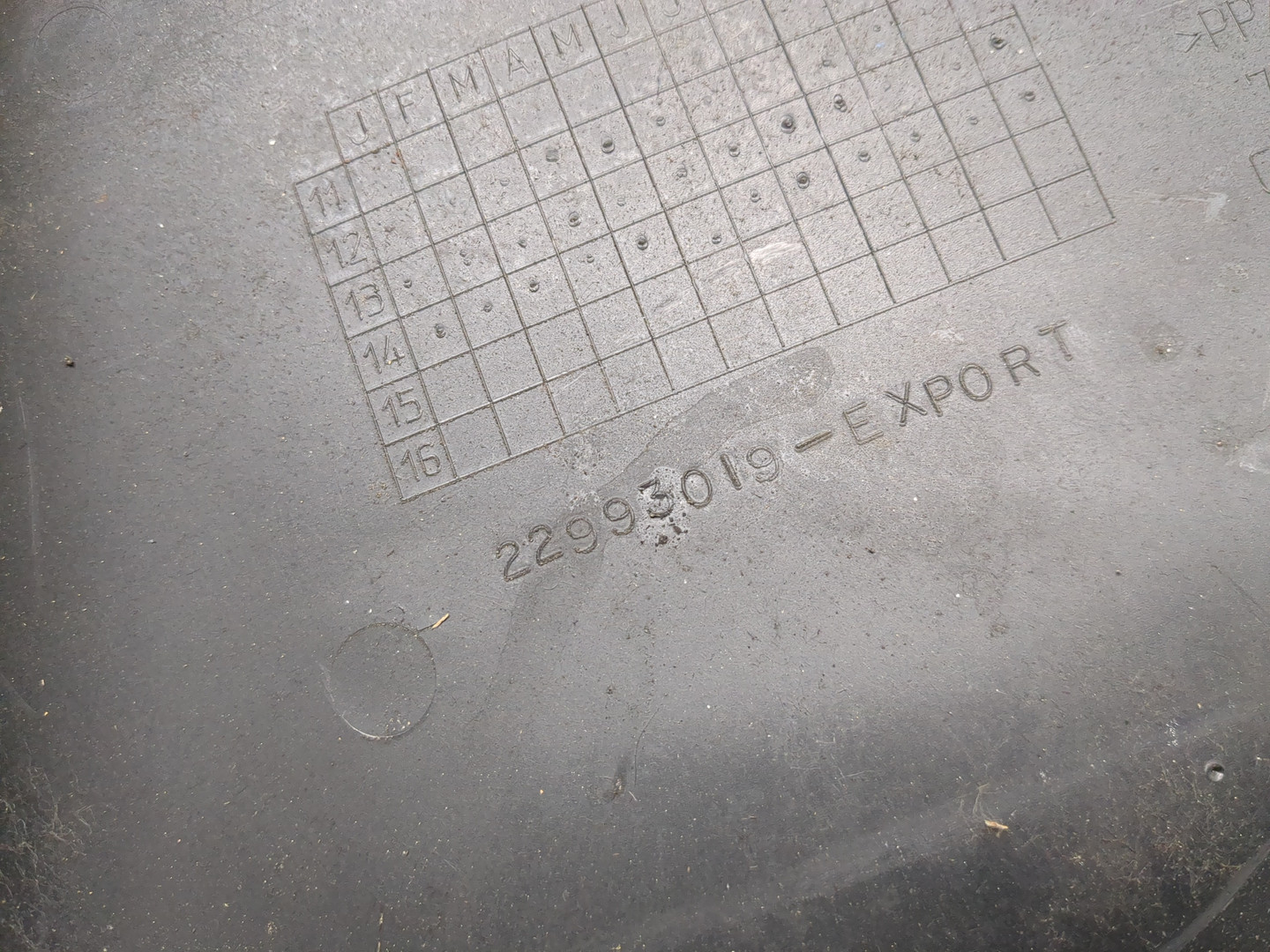 Кожух замка капота